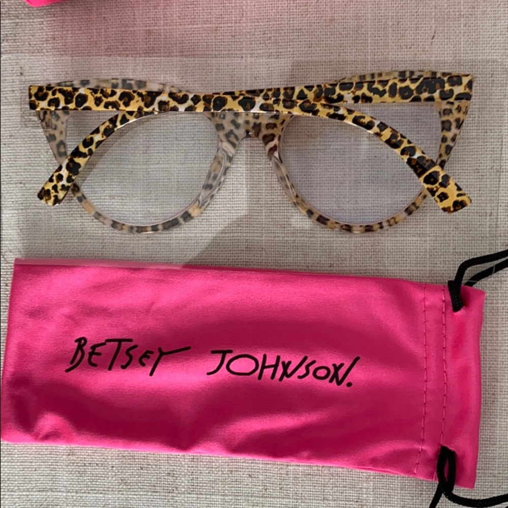 🌺🌸SOLD‼️Chic Betsy Johnson reading glasses - Picture 4 of 5